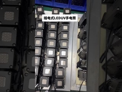 Schwarze 395nm LED UV Taschenlampe Luftkühlung Keine VOC-Entladung OEM